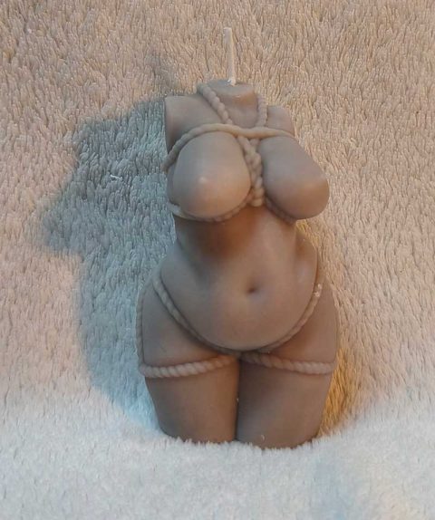 Bougie Bustes Femmes pulpeuse– Waxplay- Intensité 3