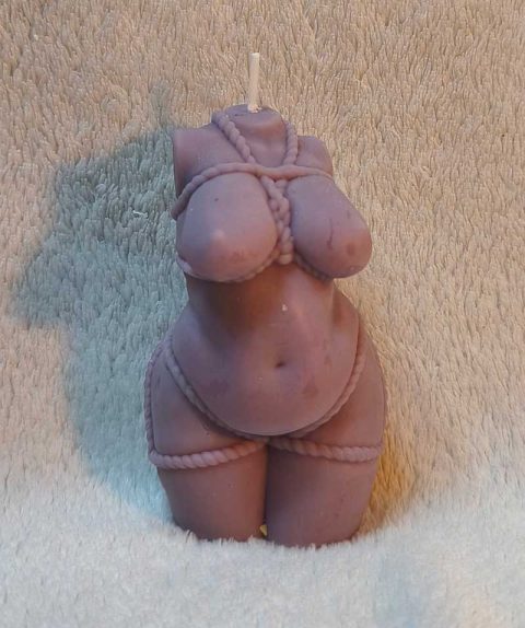 Bougie Bustes Femmes pulpeuse– Waxplay- Intensité 4