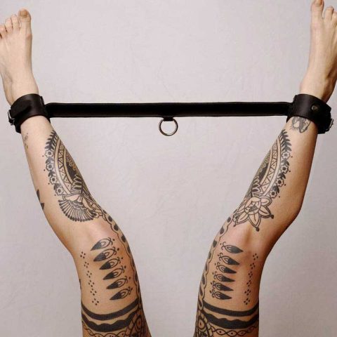 Barre de contrainte cuir et anneau Noir